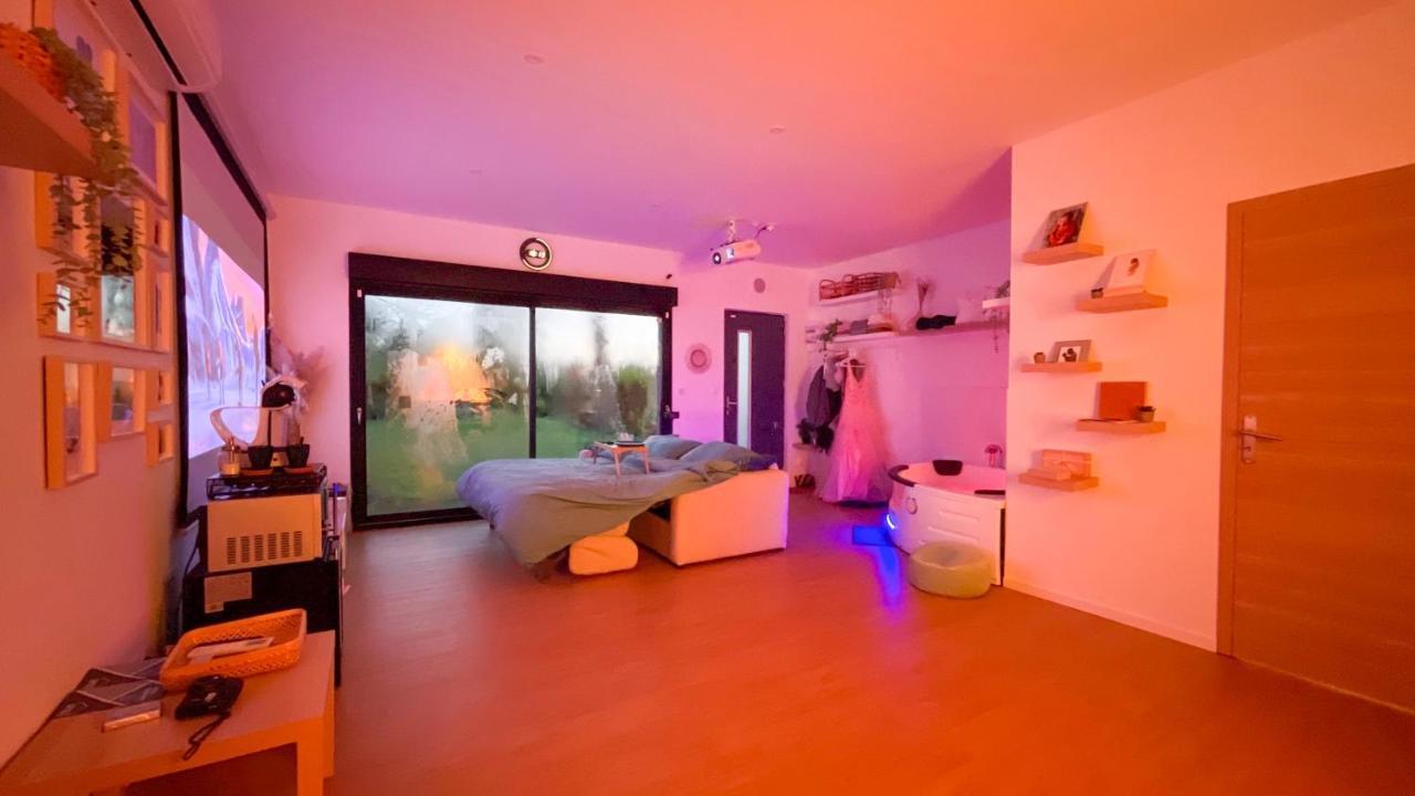 Capsule Nature & Photos - Jacuzzi - Netflix & Home Cinema - Ps5 & Jeu Thun-Saint-Martin ภายนอก รูปภาพ