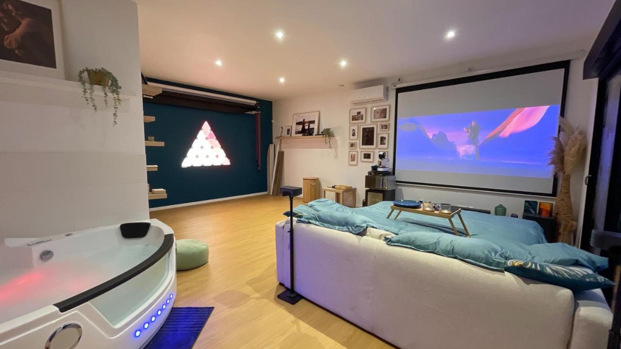 Capsule Nature & Photos - Jacuzzi - Netflix & Home Cinema - Ps5 & Jeu Thun-Saint-Martin ภายนอก รูปภาพ