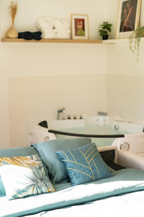 Capsule Nature & Photos - Jacuzzi - Netflix & Home Cinema - Ps5 & Jeu Thun-Saint-Martin ภายนอก รูปภาพ